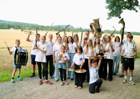 Jugendblasorchester Sebnitz spielt moderne Blasmusik in der Natur