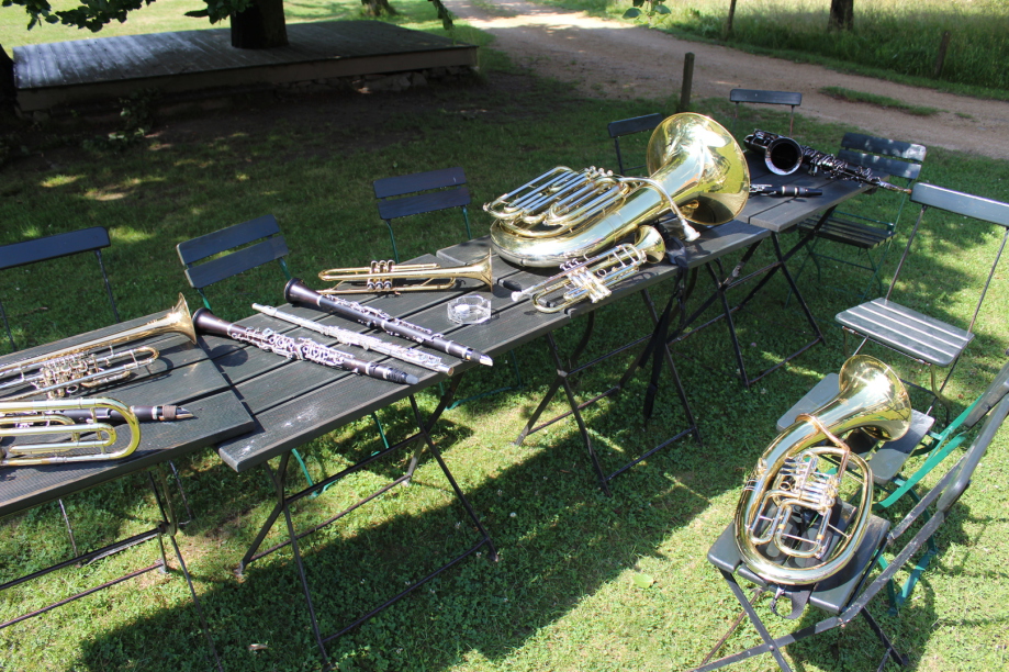 Verschiedene Blasinstrumente im Nachwuchsorchester des Jugendblasorchesters Sebnitz