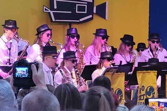 Jugendblasorchester Sebnitz spielt moderne Blasmusik auf einer Veranstaltung