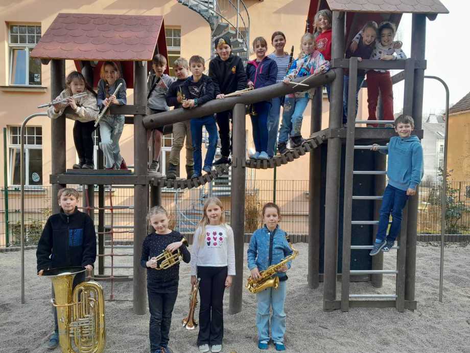 Grundschulbläser des Jugendblasorchester Sebnitz e.V. an der Grundschule Schandauer Straße in Sebnitz