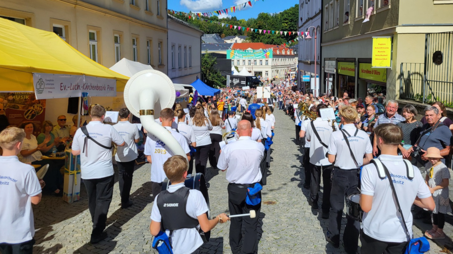 Blasmusik bei Festumzug