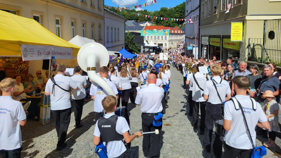 Blasmusik bei Festumzug in Sachsen mit Jugendblasorchester Sebnitz