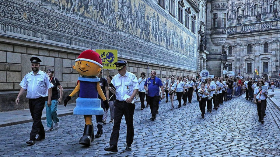 Jugendblasorchester Sebnitz beim großen Festumzug in Dresden